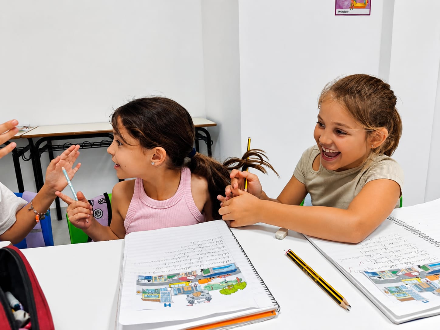 Estudiantes de Primaria en clase de inglés